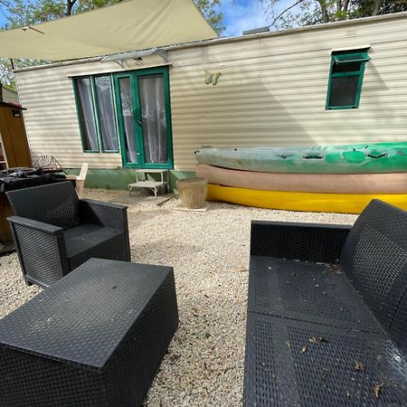 Camping Des Acacias Saint-Paulet-de-Caisson Екстериор снимка